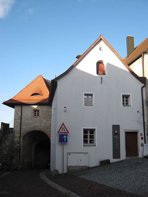 Das Bild zeigt das ehemalige Scharfrichterhaus beziehungsweise das heutige Krügemuseum der Stadt Creußen von außen